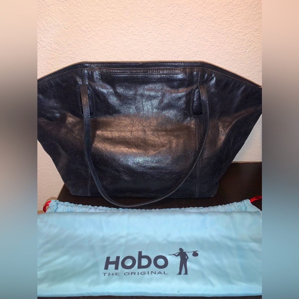Black Hobo purse with dust bag
